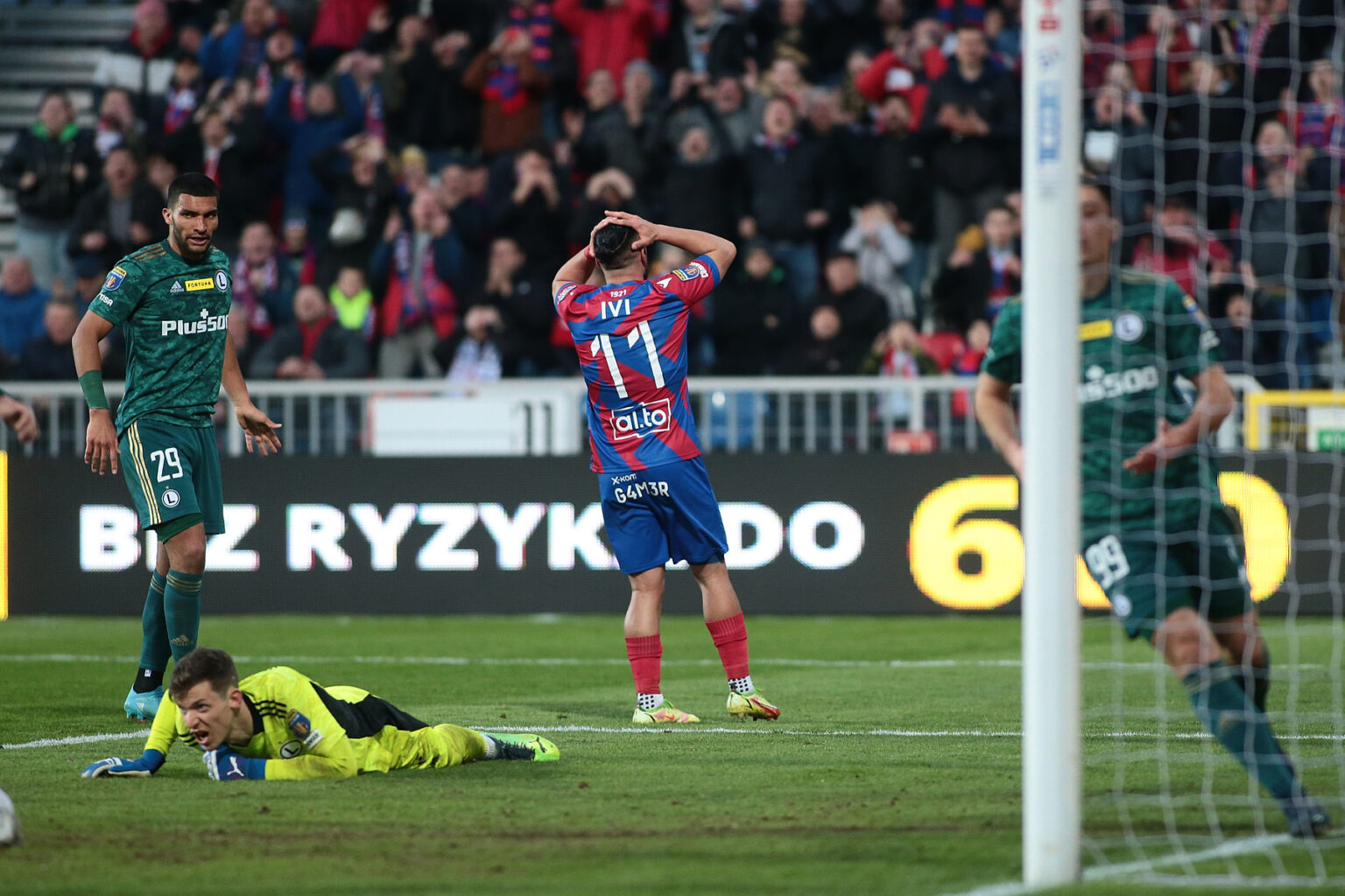 Legia - Raków. Gdzie oglądać? Transmisja online, livestream, TV