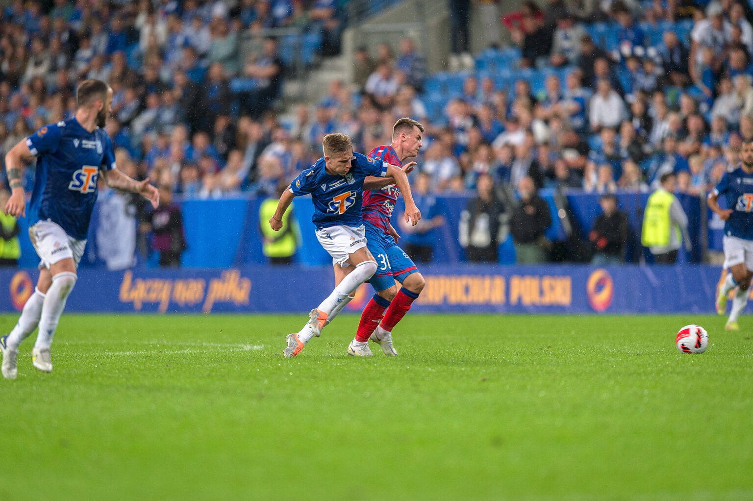 Lech - Raków. Gdzie oglądać? Transmisja online, livestream, TV